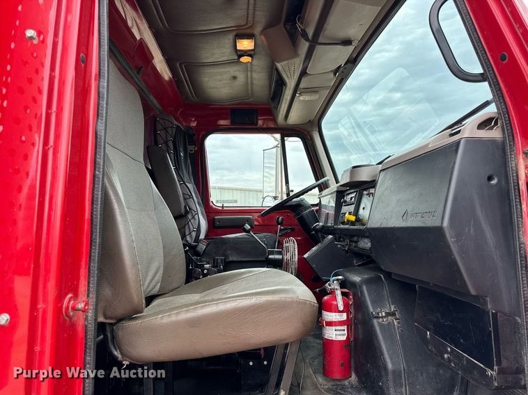 image for item DH9929 1999 International F4900 dump truck