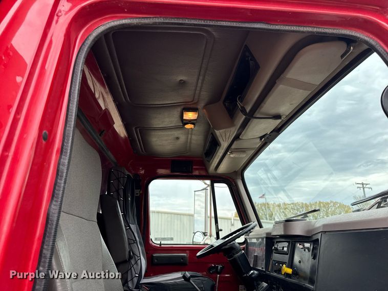 image for item DH9929 1999 International F4900 dump truck