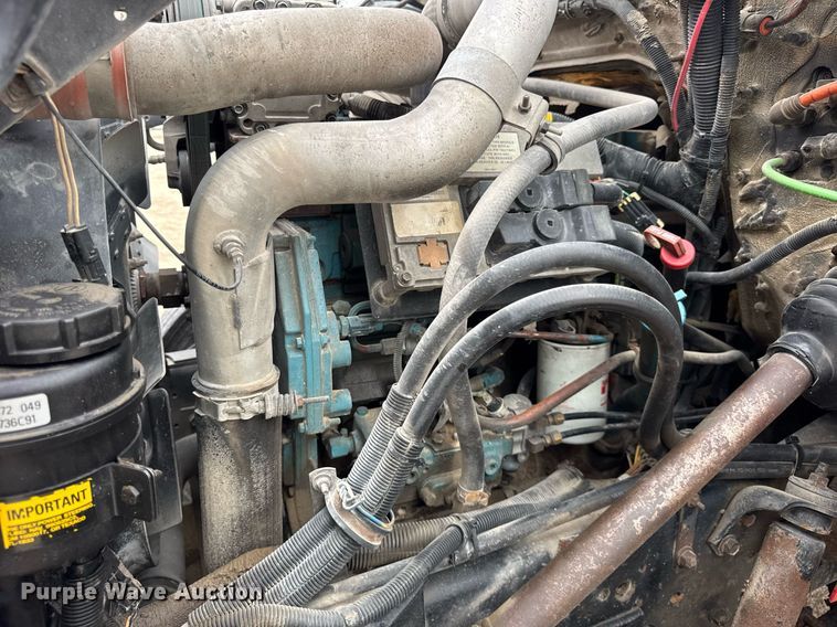 image for item DH9929 1999 International F4900 dump truck