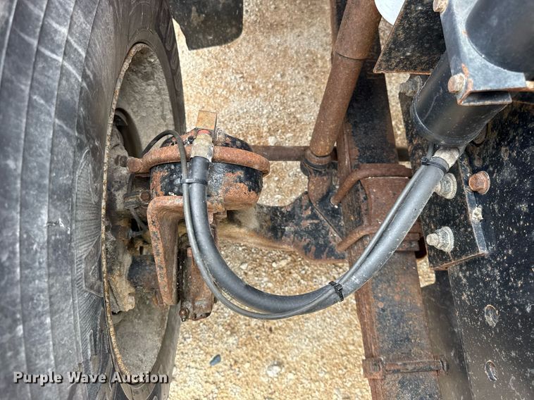 image for item DH9929 1999 International F4900 dump truck