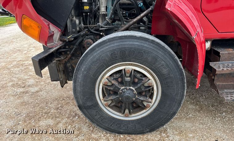 image for item DH9929 1999 International F4900 dump truck