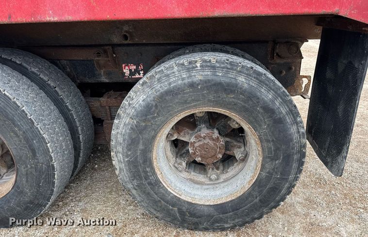 image for item DH9929 1999 International F4900 dump truck