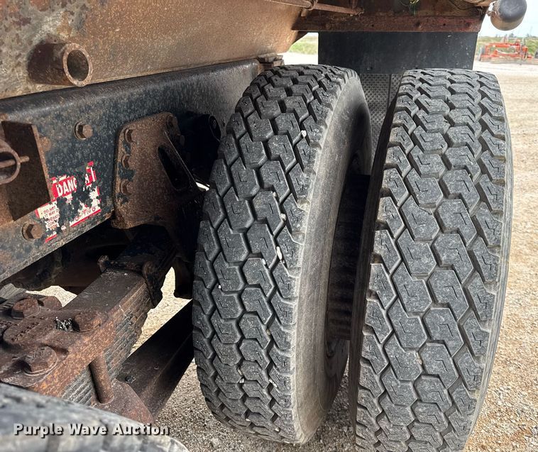 image for item DH9929 1999 International F4900 dump truck