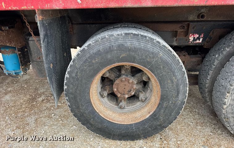 image for item DH9929 1999 International F4900 dump truck