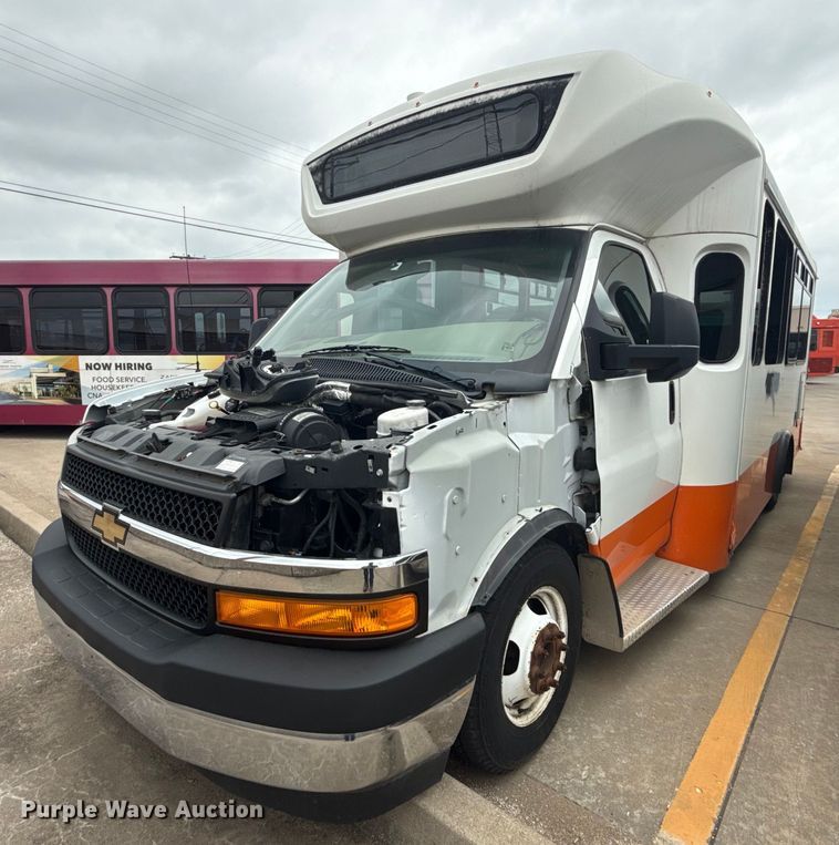 image for item DM5730 2016 Chevrolet Express G4500 shuttle bus