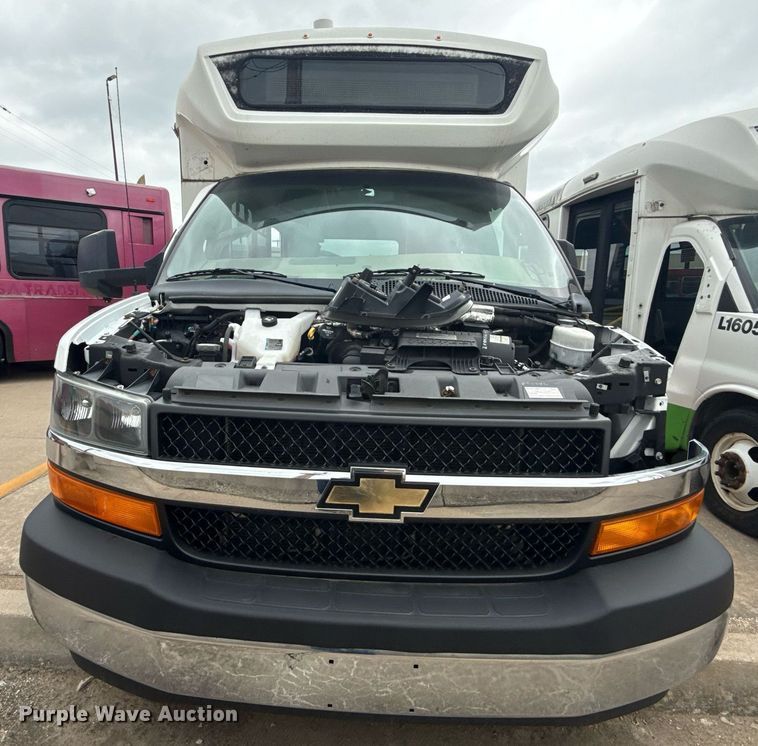 image for item DM5730 2016 Chevrolet Express G4500 shuttle bus