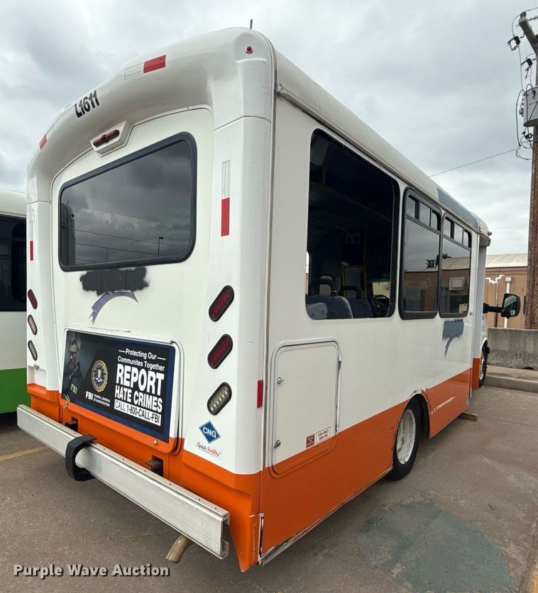 image for item DM5730 2016 Chevrolet Express G4500 shuttle bus