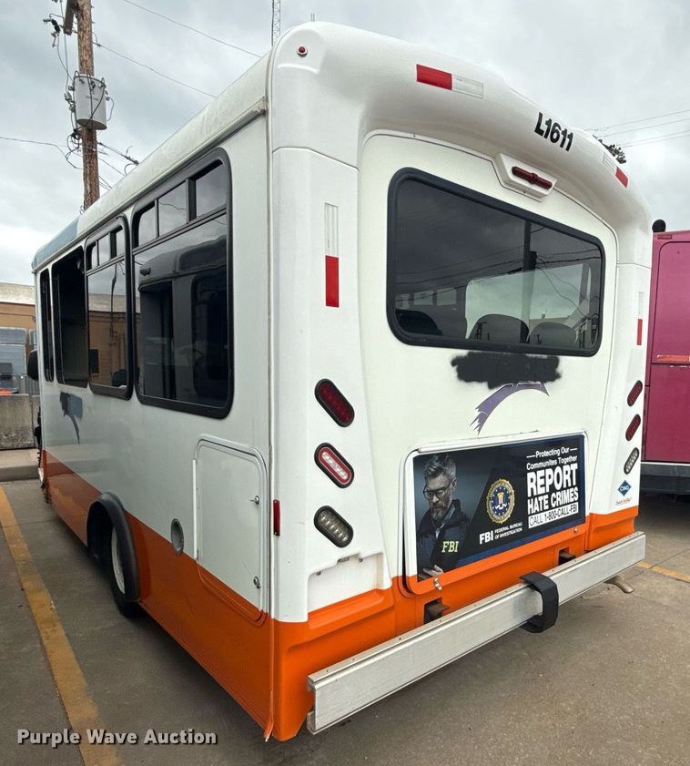 image for item DM5730 2016 Chevrolet Express G4500 shuttle bus