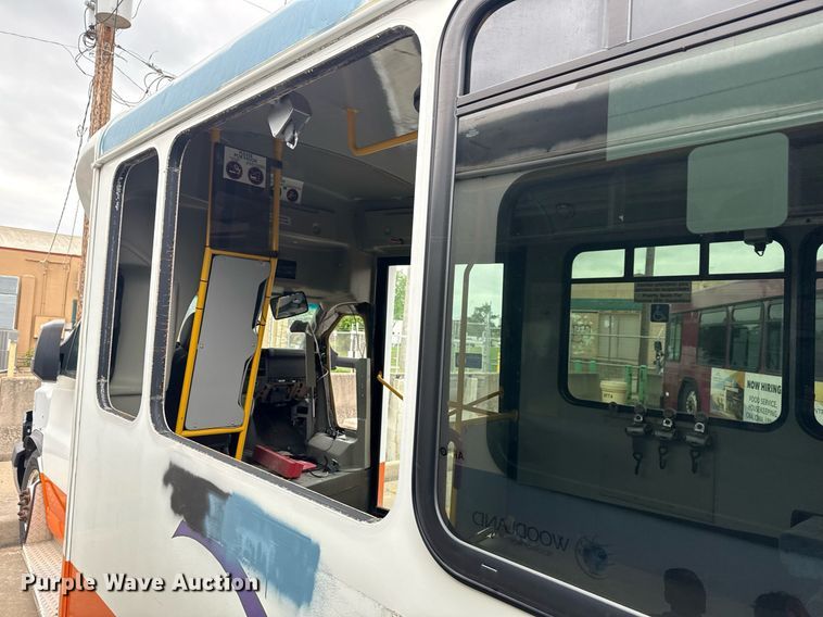 image for item DM5730 2016 Chevrolet Express G4500 shuttle bus