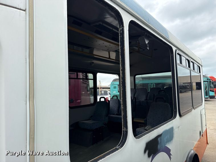 image for item DM5730 2016 Chevrolet Express G4500 shuttle bus