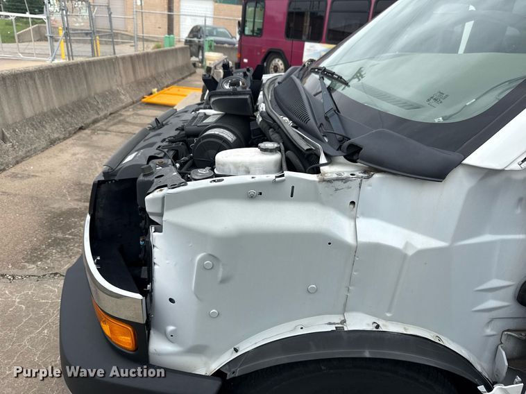 image for item DM5730 2016 Chevrolet Express G4500 shuttle bus