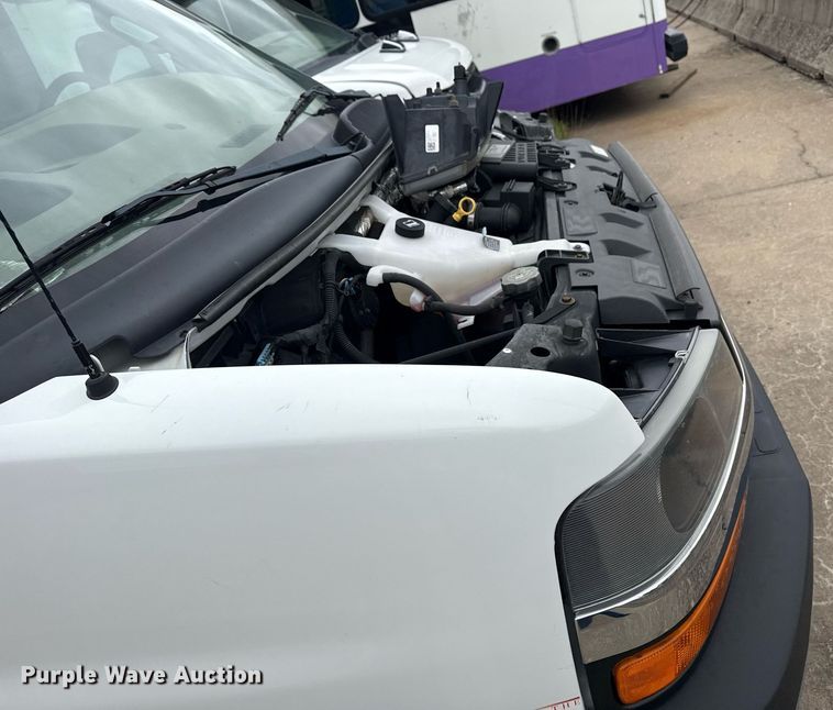 image for item DM5730 2016 Chevrolet Express G4500 shuttle bus