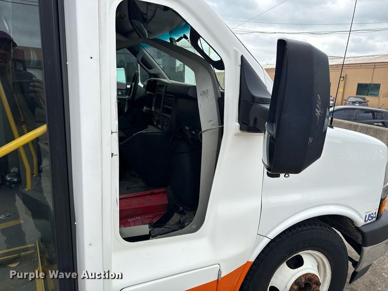 image for item DM5730 2016 Chevrolet Express G4500 shuttle bus