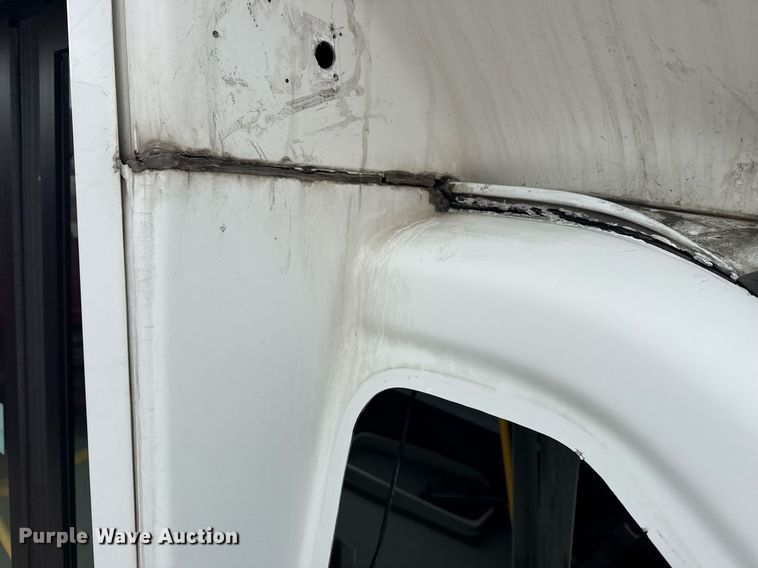 image for item DM5730 2016 Chevrolet Express G4500 shuttle bus