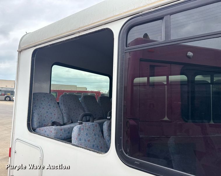 image for item DM5730 2016 Chevrolet Express G4500 shuttle bus