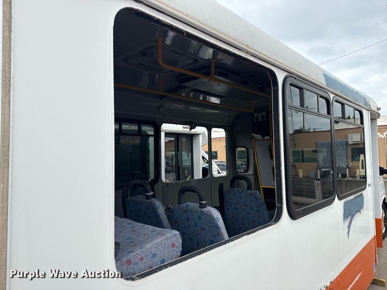 image for item DM5730 2016 Chevrolet Express G4500 shuttle bus