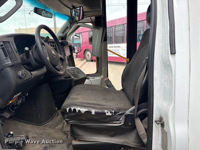 image for item DM5730 2016 Chevrolet Express G4500 shuttle bus