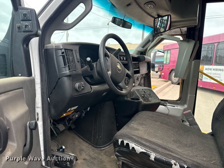 image for item DM5730 2016 Chevrolet Express G4500 shuttle bus