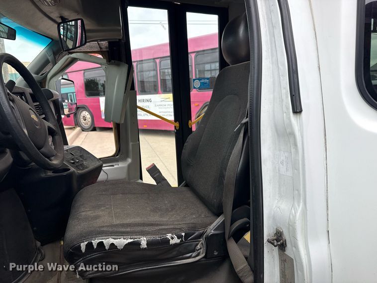 image for item DM5730 2016 Chevrolet Express G4500 shuttle bus