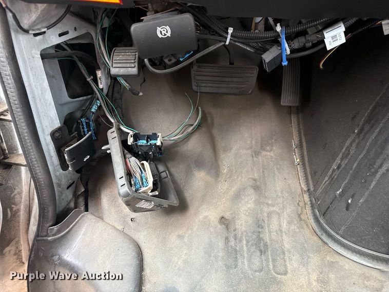 image for item DM5730 2016 Chevrolet Express G4500 shuttle bus