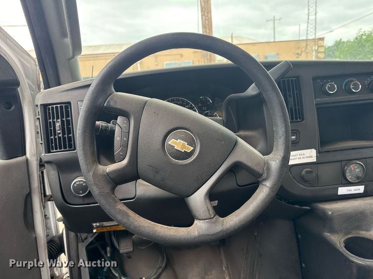 image for item DM5730 2016 Chevrolet Express G4500 shuttle bus