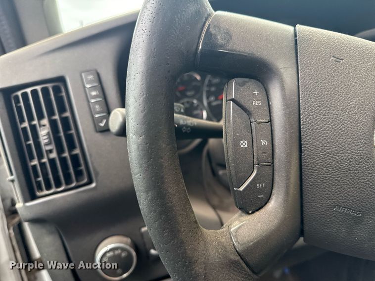 image for item DM5730 2016 Chevrolet Express G4500 shuttle bus