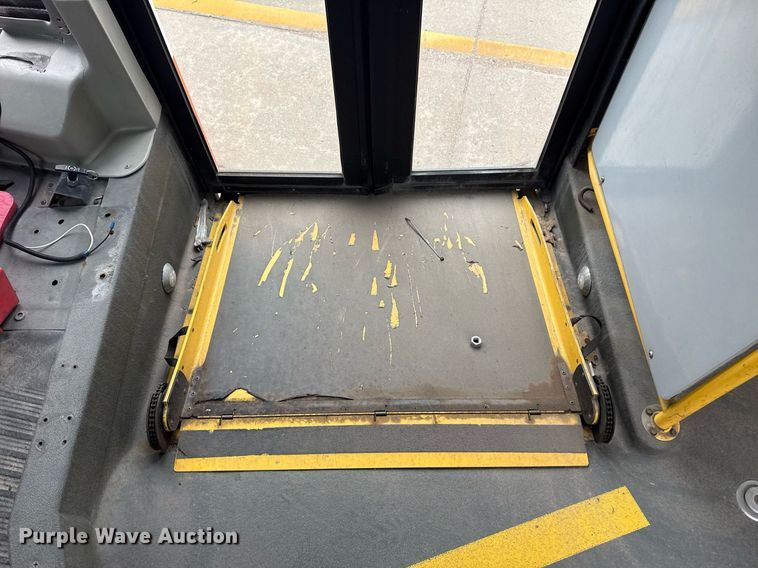 image for item DM5730 2016 Chevrolet Express G4500 shuttle bus