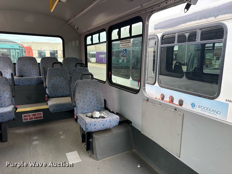 image for item DM5730 2016 Chevrolet Express G4500 shuttle bus