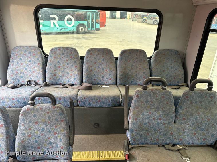 image for item DM5730 2016 Chevrolet Express G4500 shuttle bus