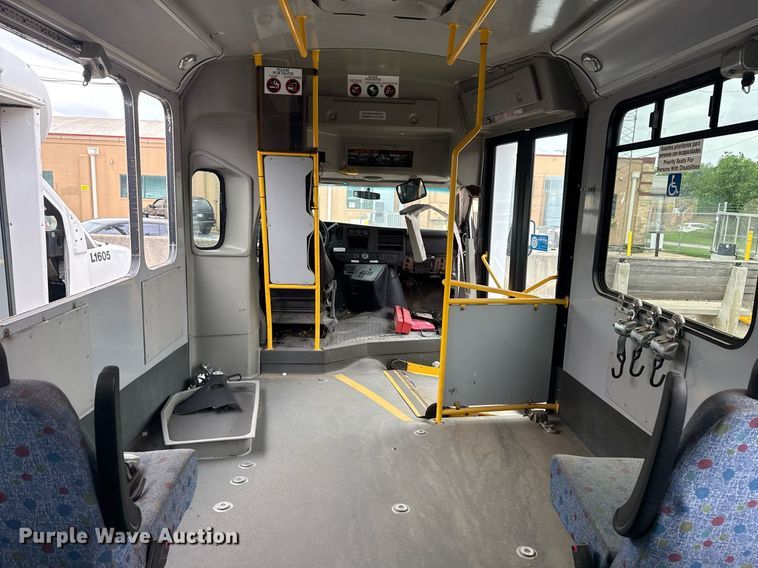 image for item DM5730 2016 Chevrolet Express G4500 shuttle bus