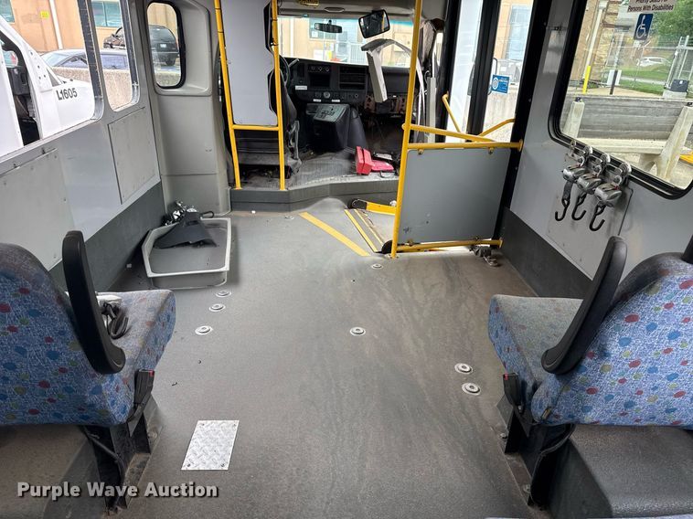 image for item DM5730 2016 Chevrolet Express G4500 shuttle bus