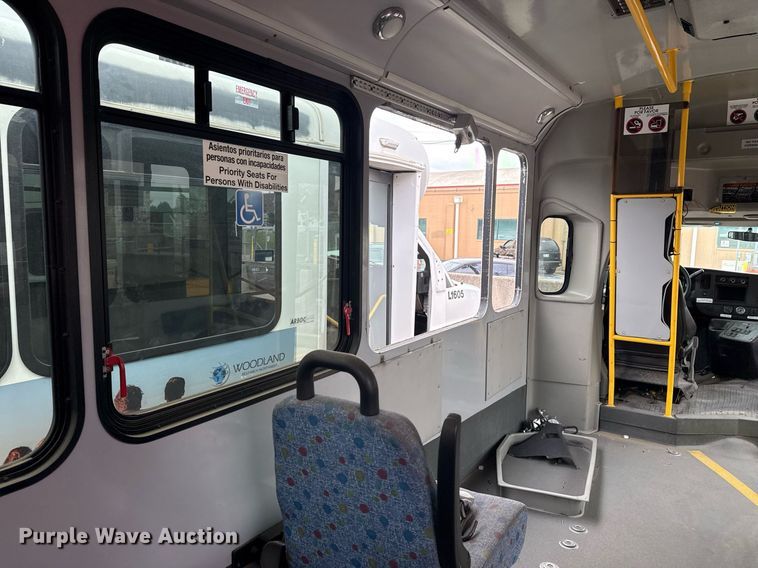 image for item DM5730 2016 Chevrolet Express G4500 shuttle bus