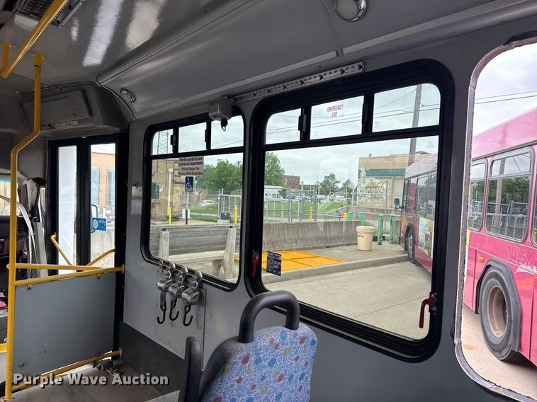 image for item DM5730 2016 Chevrolet Express G4500 shuttle bus