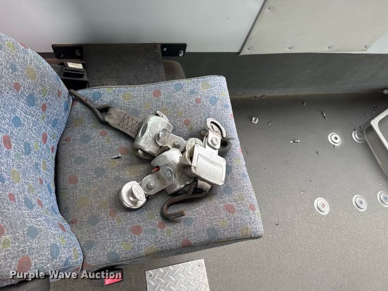 image for item DM5730 2016 Chevrolet Express G4500 shuttle bus