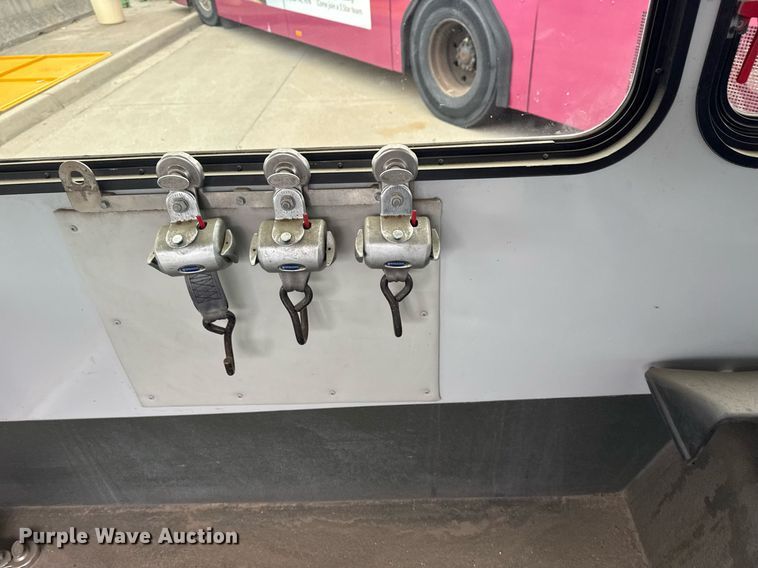 image for item DM5730 2016 Chevrolet Express G4500 shuttle bus