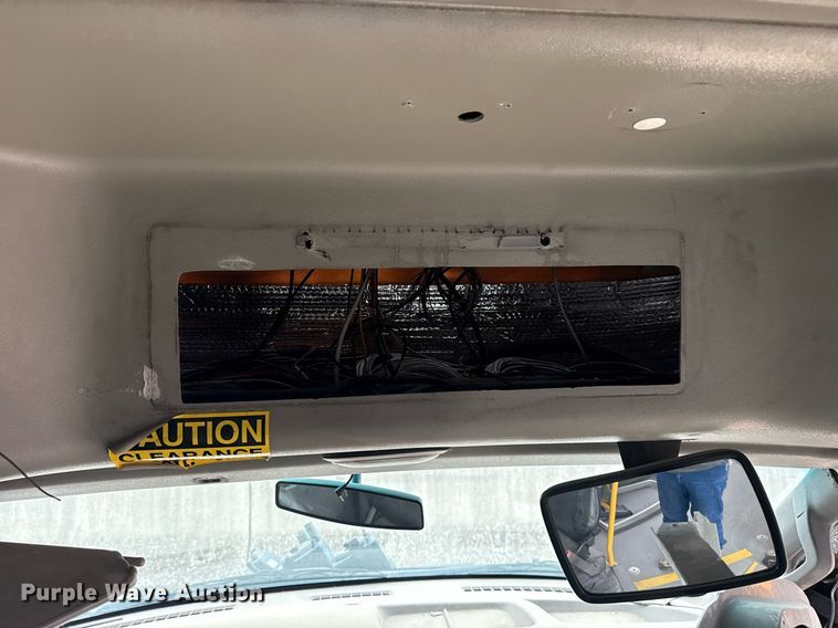 image for item DM5730 2016 Chevrolet Express G4500 shuttle bus