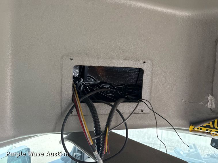 image for item DM5730 2016 Chevrolet Express G4500 shuttle bus