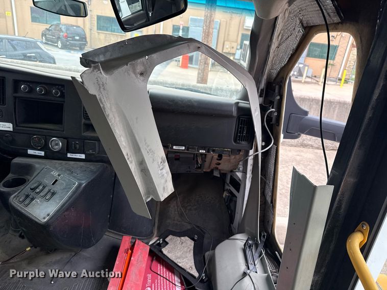 image for item DM5730 2016 Chevrolet Express G4500 shuttle bus