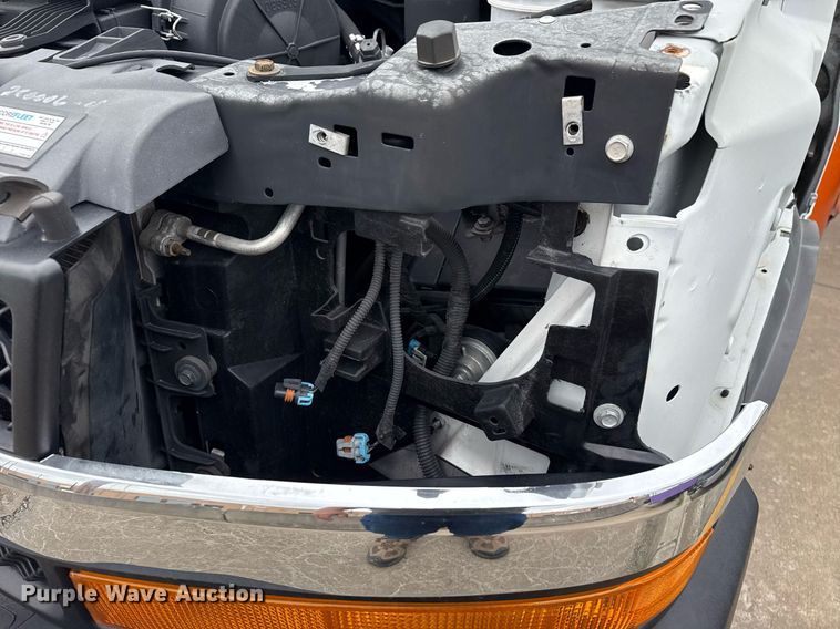 image for item DM5730 2016 Chevrolet Express G4500 shuttle bus