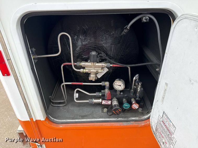 image for item DM5730 2016 Chevrolet Express G4500 shuttle bus