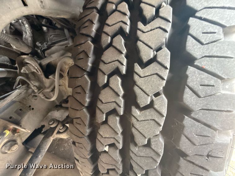 image for item DM5730 2016 Chevrolet Express G4500 shuttle bus