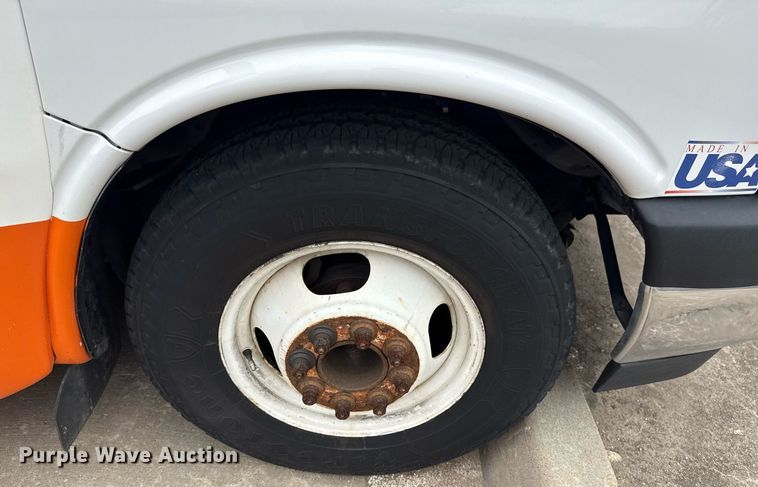 image for item DM5730 2016 Chevrolet Express G4500 shuttle bus