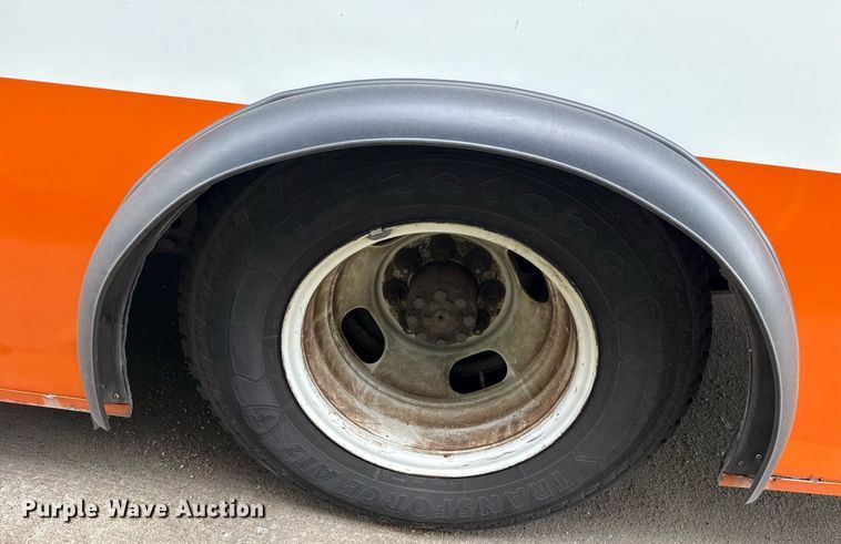 image for item DM5730 2016 Chevrolet Express G4500 shuttle bus