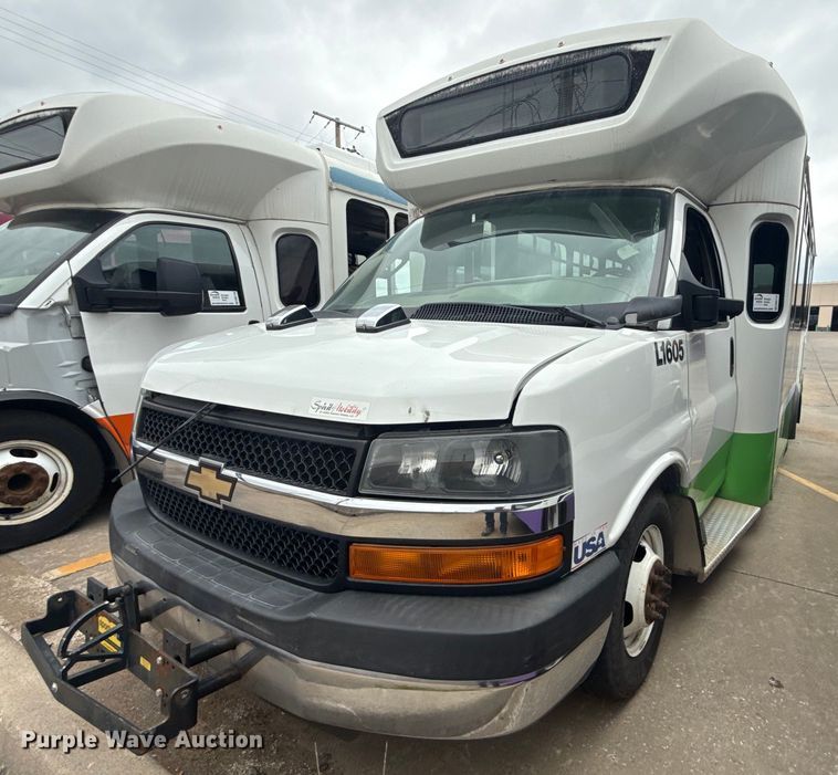 image for item DM5731 2016 Chevrolet Express G4500 shuttle bus