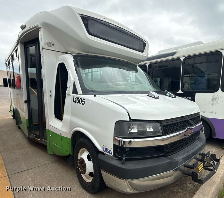 image for item DM5731 2016 Chevrolet Express G4500 shuttle bus