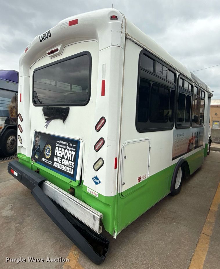 image for item DM5731 2016 Chevrolet Express G4500 shuttle bus