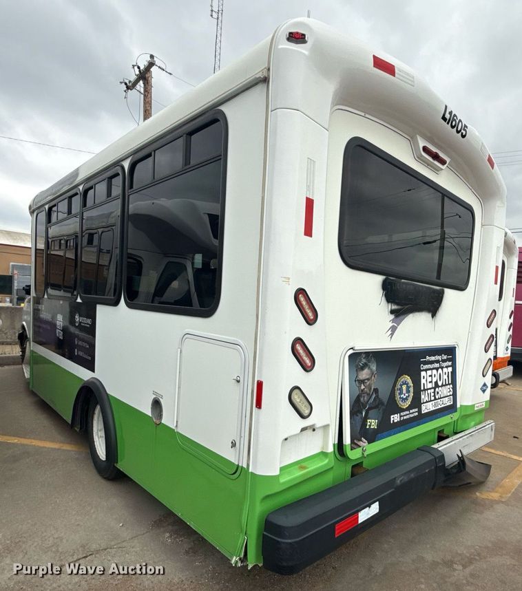 image for item DM5731 2016 Chevrolet Express G4500 shuttle bus