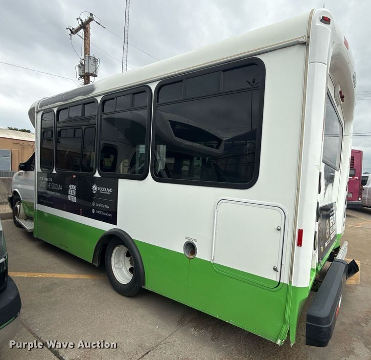 image for item DM5731 2016 Chevrolet Express G4500 shuttle bus