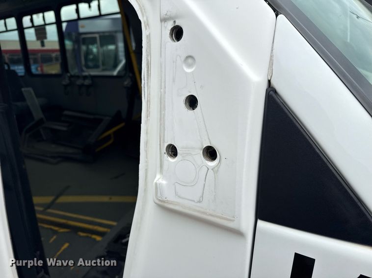 image for item DM5731 2016 Chevrolet Express G4500 shuttle bus