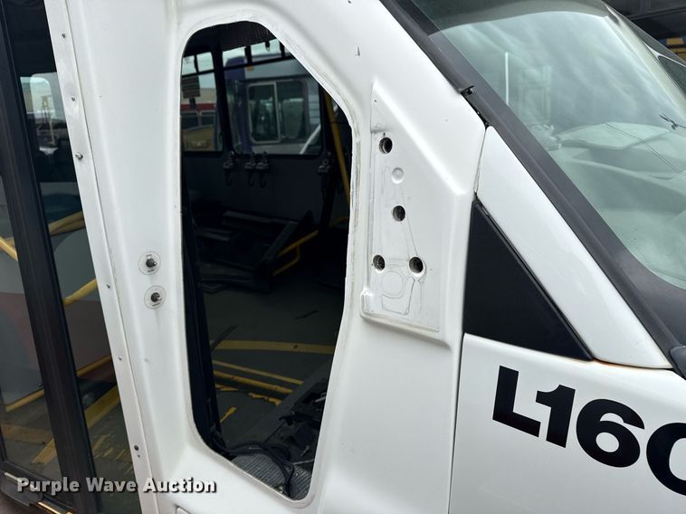 image for item DM5731 2016 Chevrolet Express G4500 shuttle bus